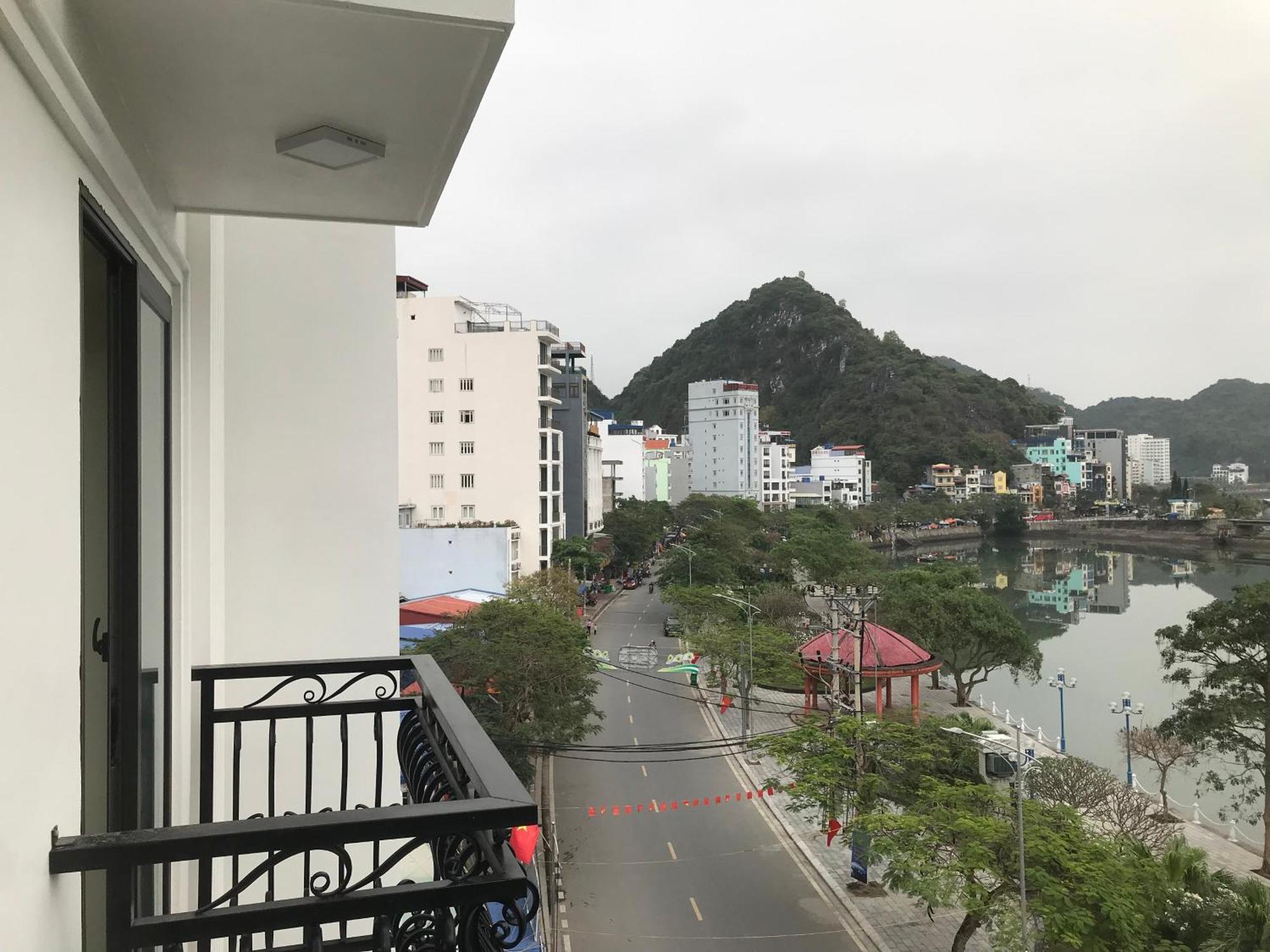 Sea Balcony Hotel Dong Khe Sau Exterior photo