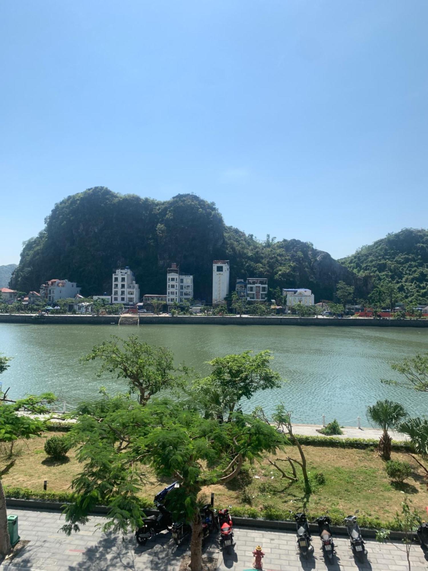 Sea Balcony Hotel Dong Khe Sau Exterior photo